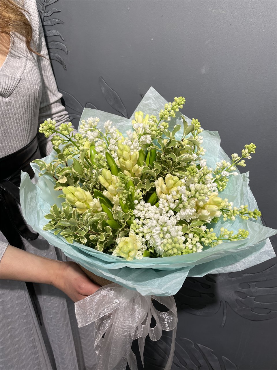 Композиция из свежих цветов